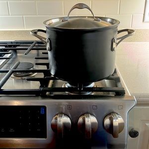 Calphalon 6 1/2 quart pot and lid